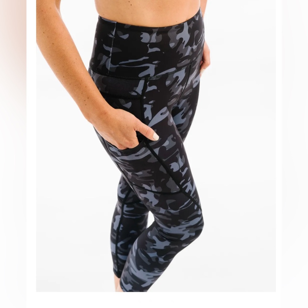 New Zyia light and tight hi rise pocket capri